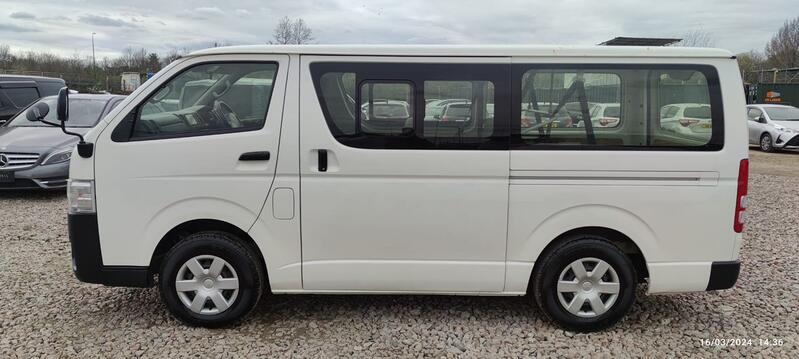 TOYOTA HIACE