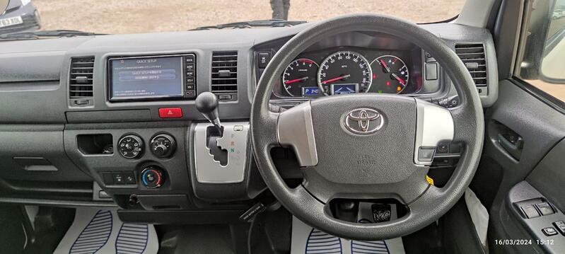 TOYOTA HIACE