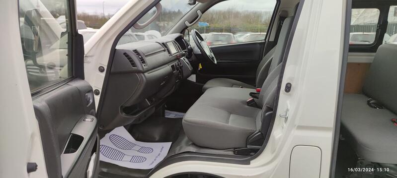 TOYOTA HIACE