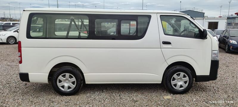 TOYOTA HIACE