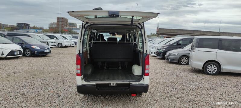 TOYOTA HIACE