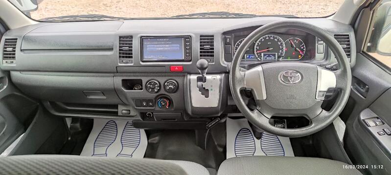 TOYOTA HIACE