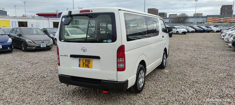 TOYOTA HIACE
