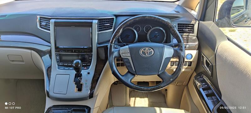 TOYOTA VELLFIRE