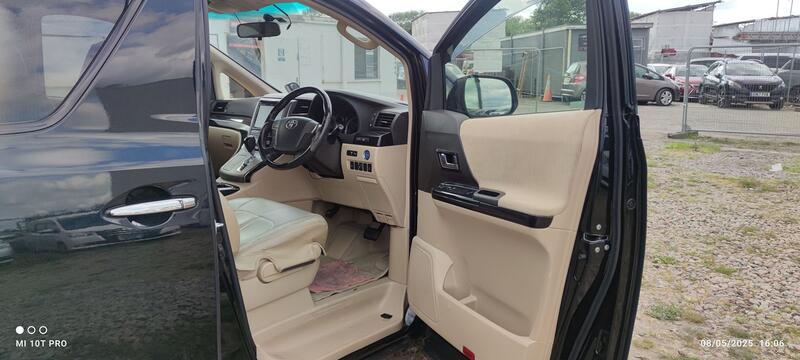 TOYOTA VELLFIRE