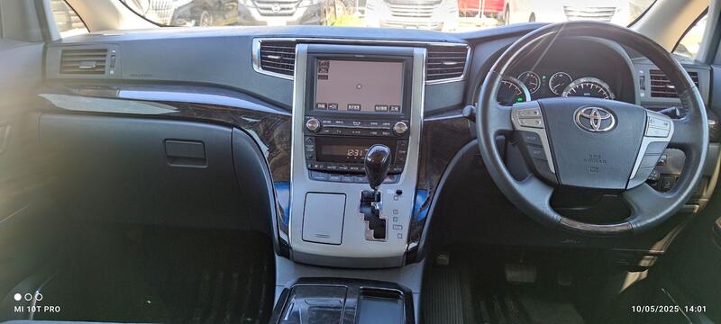 TOYOTA VELLFIRE