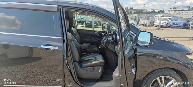 NISSAN ELGRAND
