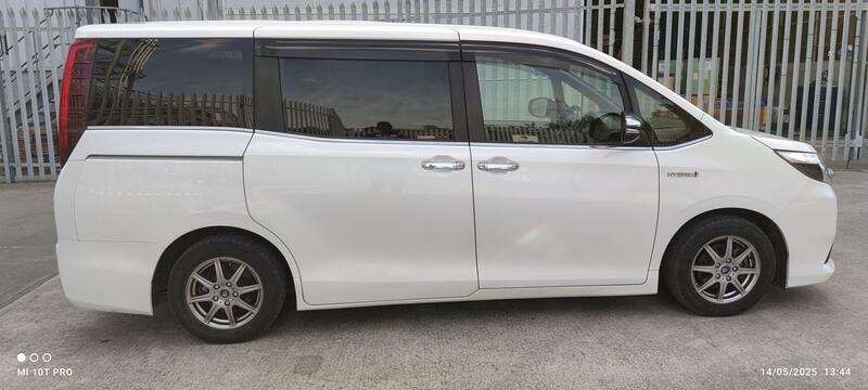 TOYOTA NOAH