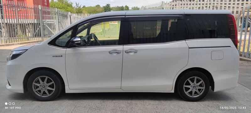 TOYOTA NOAH