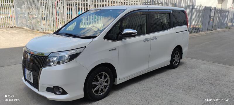 TOYOTA NOAH
