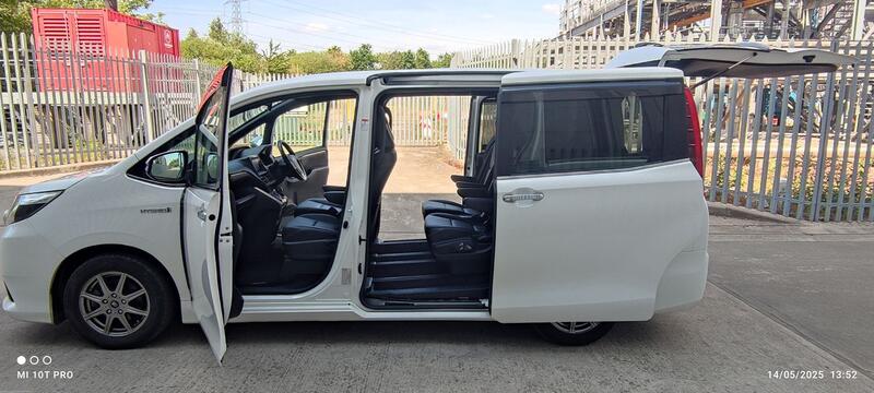 TOYOTA NOAH