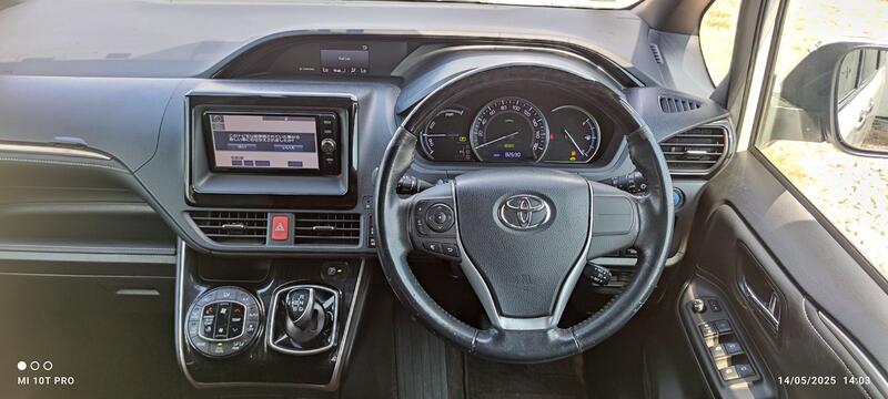 TOYOTA NOAH