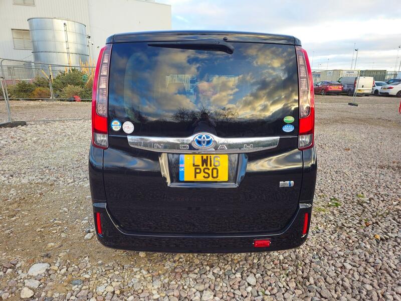 TOYOTA NOAH