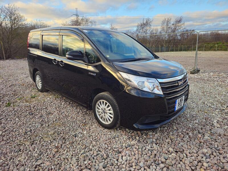 TOYOTA NOAH