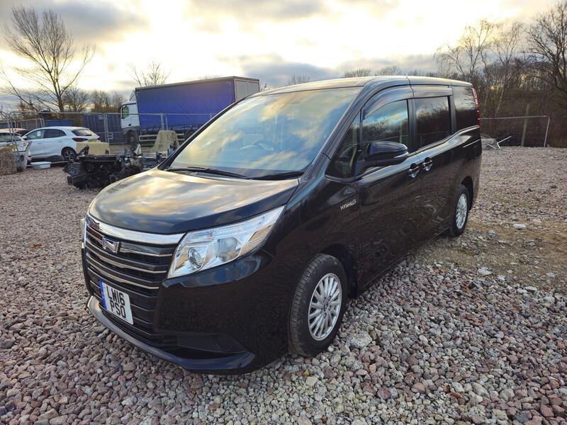 TOYOTA NOAH