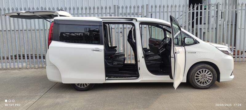 TOYOTA NOAH