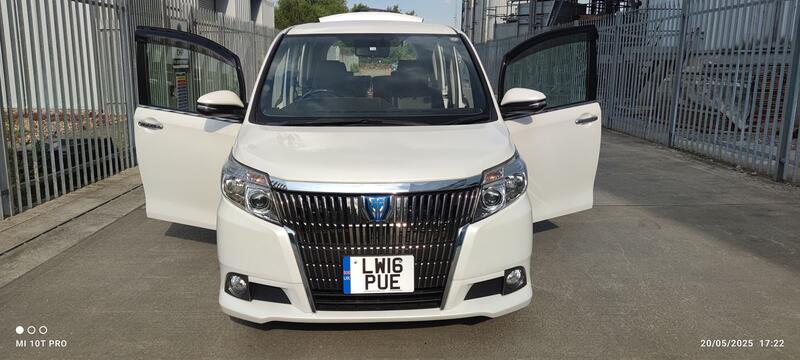 TOYOTA NOAH
