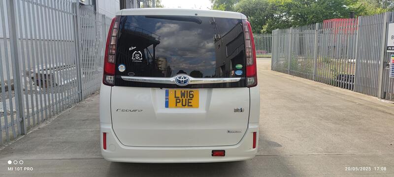TOYOTA NOAH