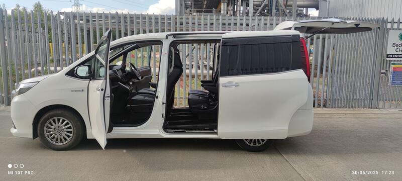 TOYOTA NOAH