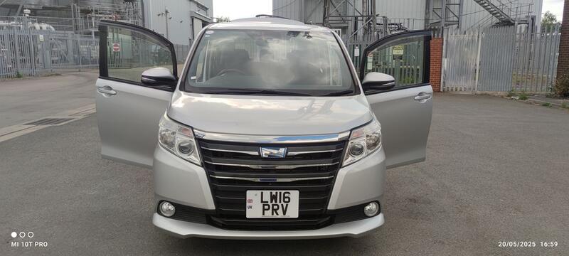 TOYOTA NOAH