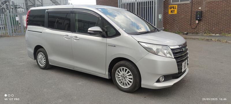 TOYOTA NOAH