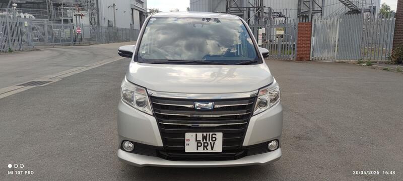 TOYOTA NOAH