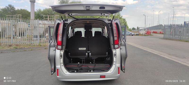 TOYOTA NOAH