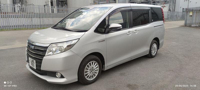 TOYOTA NOAH