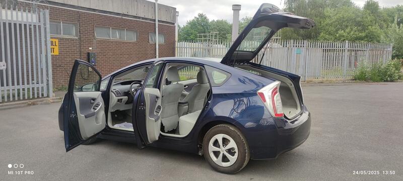 TOYOTA PRIUS
