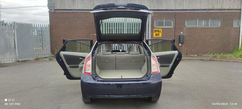 TOYOTA PRIUS