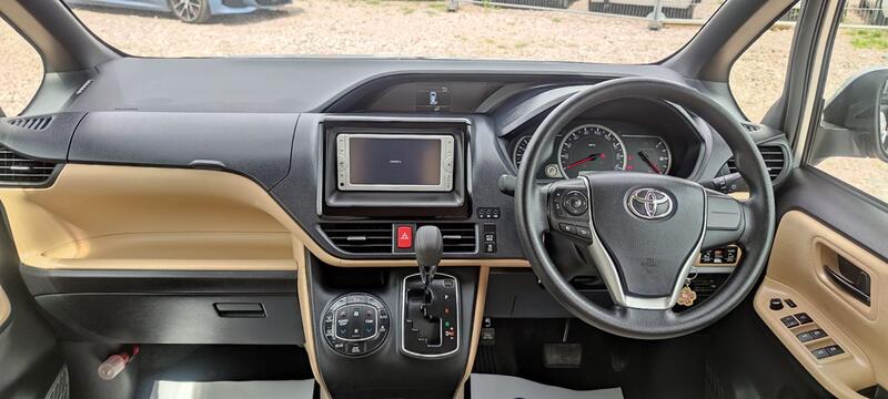 TOYOTA NOAH