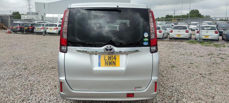 TOYOTA NOAH