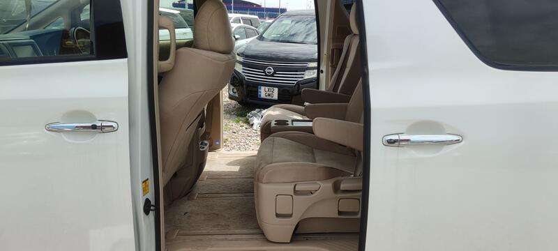TOYOTA VELLFIRE