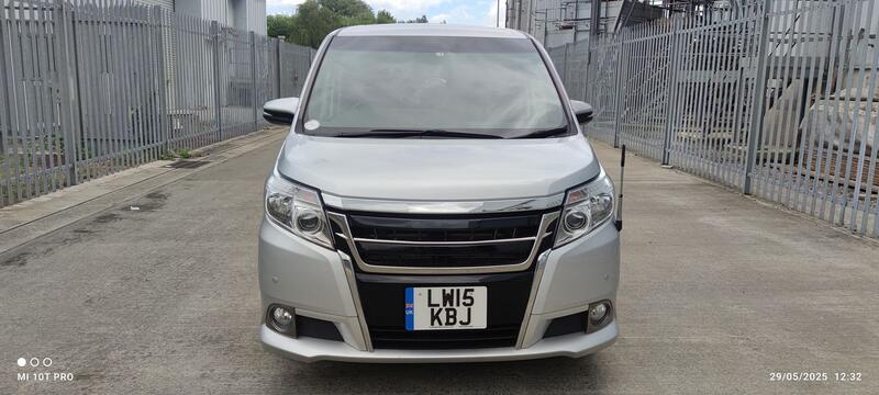 TOYOTA NOAH