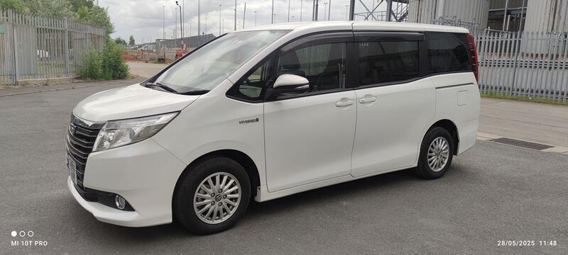 TOYOTA NOAH