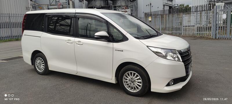 TOYOTA NOAH