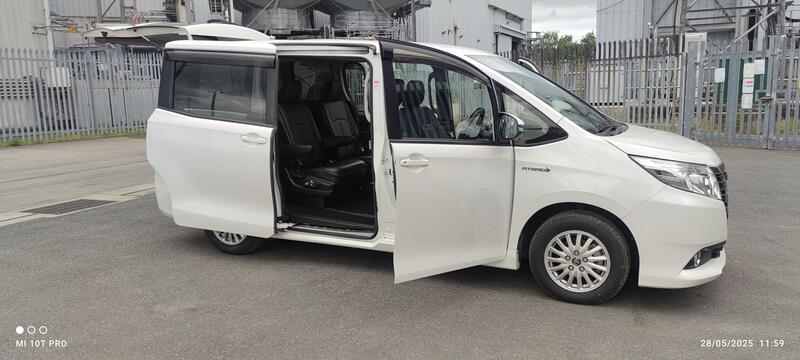 TOYOTA NOAH