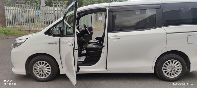 TOYOTA NOAH