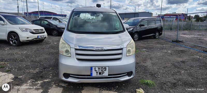 TOYOTA NOAH